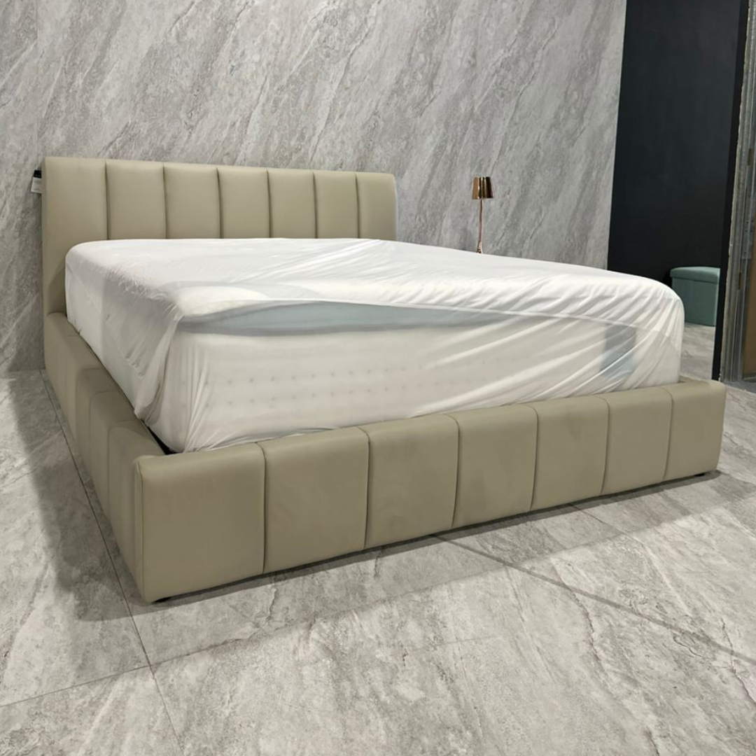 Cama Baúl Con Copete de Cuero Queen 160x190 Allocco Kassalia