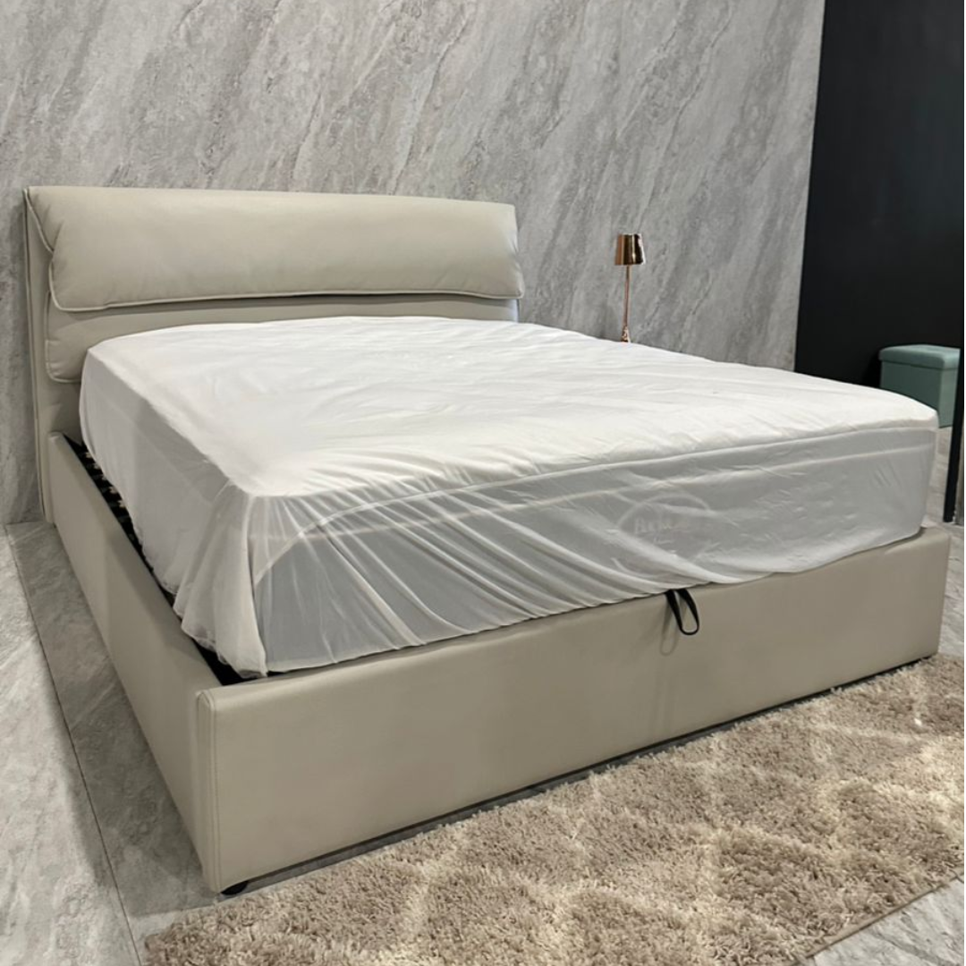 Cama Baúl Con Copete de Cuero King 200x200 Rita Kassalia