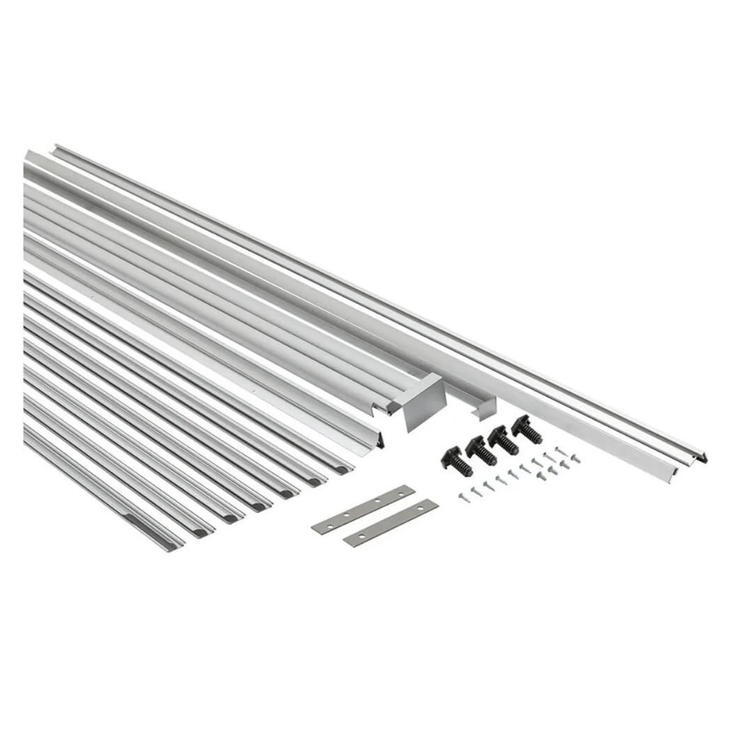 Trim kit de Acero Inoxidable Diseñado para Proporcionar una Apariencia Personalizada e Integrada a un Refrigerador y un Congelador Vertical Sidekick Whirlpool